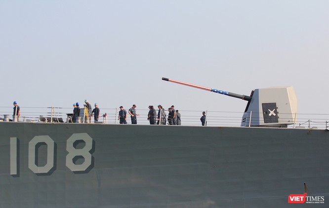 Ngắm “vệ sĩ” hộ tống siêu mẫu hạm USS Carl Vinson cập cảng Đà Nẵng ảnh 11