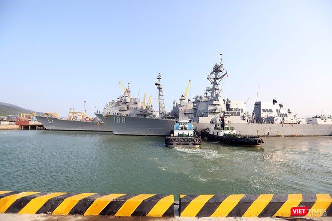 Ngắm “vệ sĩ” hộ tống siêu mẫu hạm USS Carl Vinson cập cảng Đà Nẵng ảnh 5