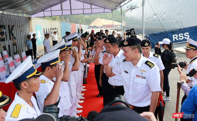 Tàu khu trục RSS INTREPID-Hải quân Singapore đã đến Đà Nẵng ảnh 5