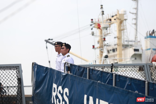 Tàu khu trục RSS INTREPID-Hải quân Singapore đã đến Đà Nẵng ảnh 14