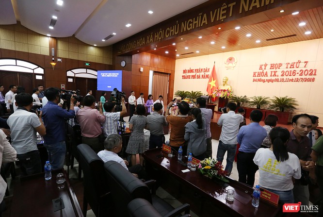 Những khoảnh khắc phiên bầu nhân sự chủ chốt của thành phố Đà Nẵng ảnh 12
