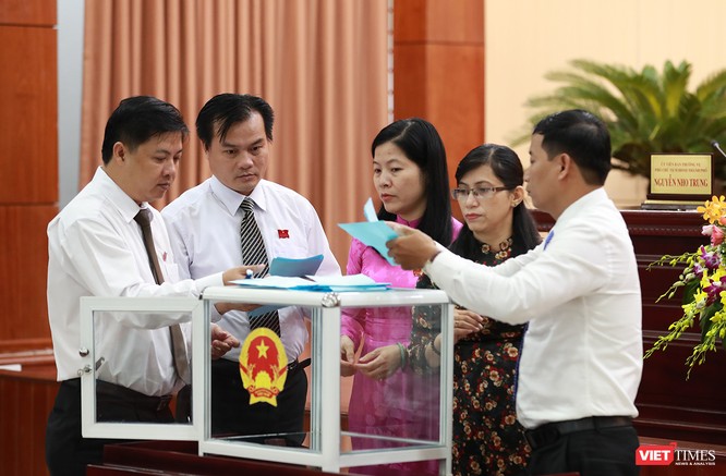 Những khoảnh khắc phiên bầu nhân sự chủ chốt của thành phố Đà Nẵng ảnh 21