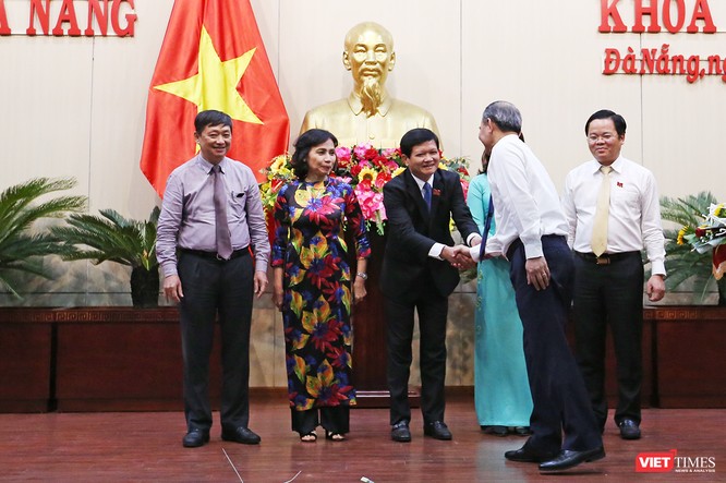 Những khoảnh khắc phiên bầu nhân sự chủ chốt của thành phố Đà Nẵng ảnh 31