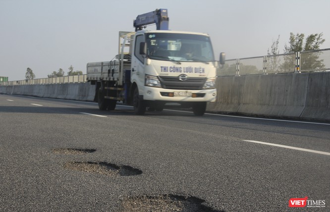 “Cao tốc hơn 34.500 tỷ mới làm đã hỏng“: Sau ổ gà là thấm dột ảnh 1