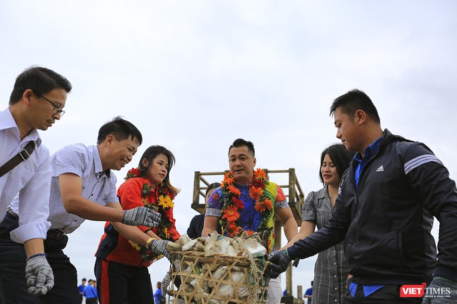 Diễn viên Lý Hùng, nữ hoàng điền kinh Thanh Phúc về Quảng Nam “nhặt rác“ ảnh 11