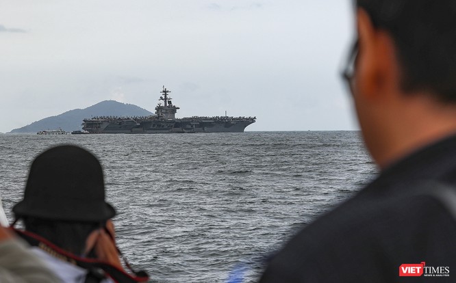 Cận cảnh sức mạnh tàu sân bay USS Theodore Roosevelt của Hải quân Hoa Kỳ ở Đà Nẵng ảnh 2