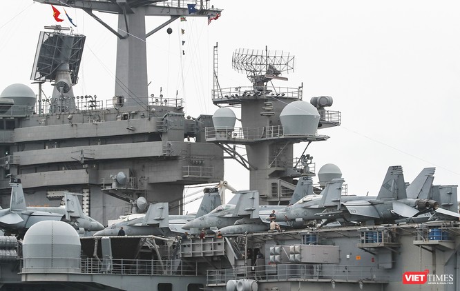 Cận cảnh sức mạnh tàu sân bay USS Theodore Roosevelt của Hải quân Hoa Kỳ ở Đà Nẵng ảnh 12