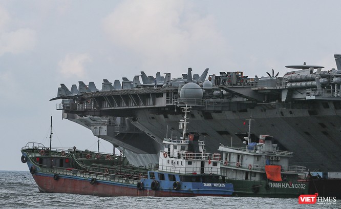 Cận cảnh sức mạnh tàu sân bay USS Theodore Roosevelt của Hải quân Hoa Kỳ ở Đà Nẵng ảnh 15