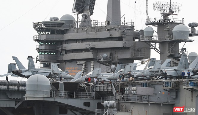 Cận cảnh sức mạnh tàu sân bay USS Theodore Roosevelt của Hải quân Hoa Kỳ ở Đà Nẵng ảnh 16