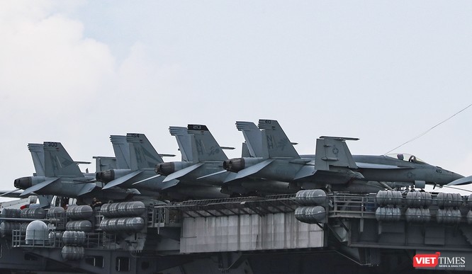 Cận cảnh sức mạnh tàu sân bay USS Theodore Roosevelt của Hải quân Hoa Kỳ ở Đà Nẵng ảnh 17