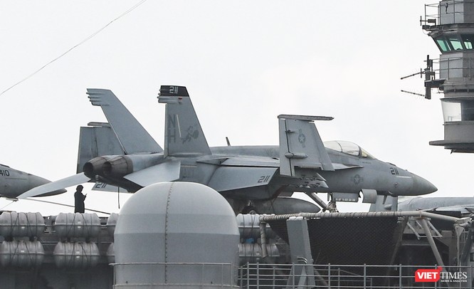 Cận cảnh sức mạnh tàu sân bay USS Theodore Roosevelt của Hải quân Hoa Kỳ ở Đà Nẵng ảnh 18