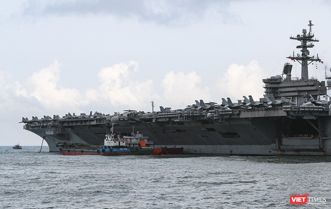 Cận cảnh sức mạnh tàu sân bay USS Theodore Roosevelt của Hải quân Hoa Kỳ ở Đà Nẵng ảnh 10