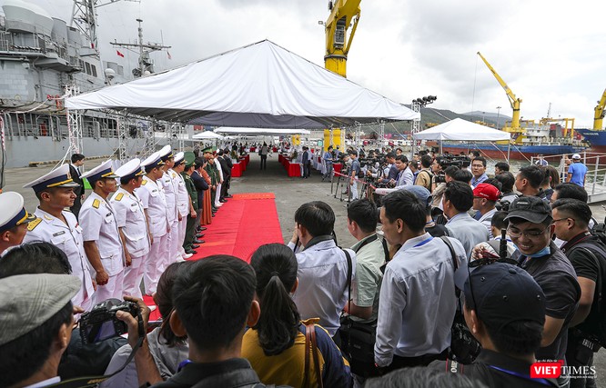 Toàn cảnh chuyến thăm của đội tàu USS Theodore Roosevelt (CVN-71) ở Đà Nẵng ảnh 8