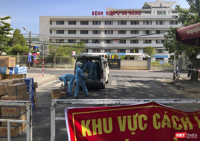Ảnh: Tình người Đà Nẵng qua những chuyến hàng ủng hộ bác sĩ nơi tuyến đầu chống dịch ảnh 21