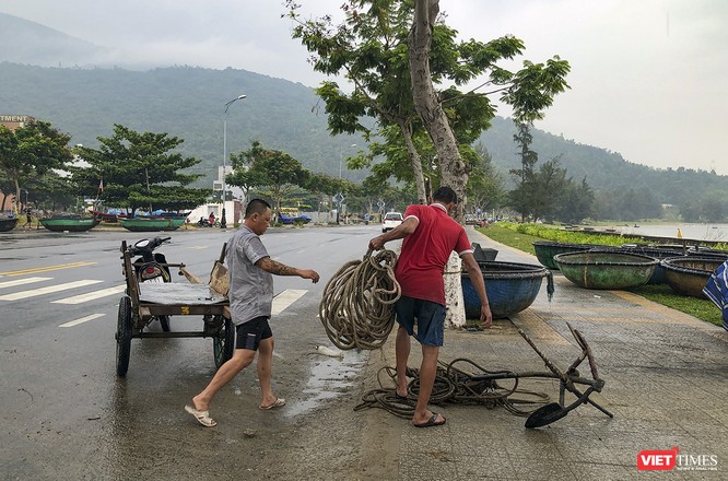 Bão số 5 cận kề, Đà Nẵng khẩn trương đưa tàu thuyền lên bờ tránh trú ảnh 19