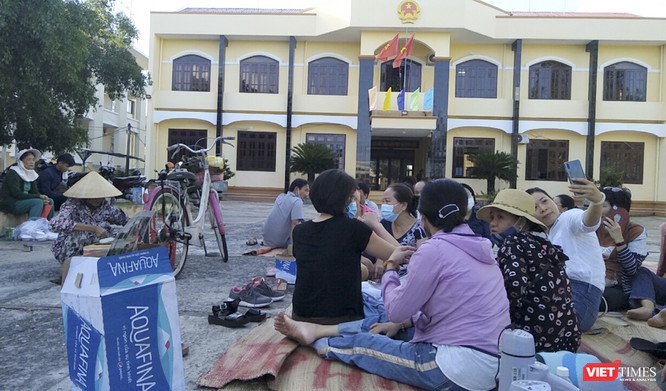 Vụ tranh chấp môi giới BĐS ở Quảng Nam: Tòa liên tục báo hoãn, khách hàng bức xúc “vây” trụ sở ảnh 1