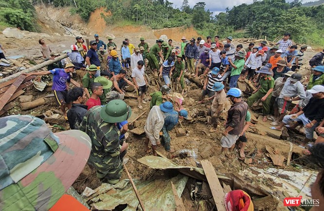 Cận cảnh cứu hộ nạn nhân sạt lở đất ở Trà Leng ảnh 7