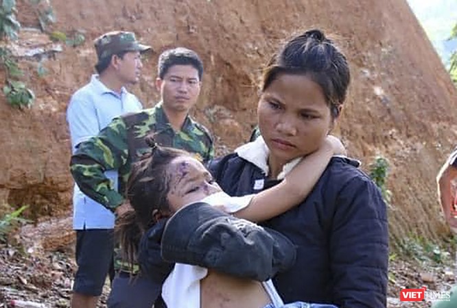 Cận cảnh cứu hộ nạn nhân sạt lở đất ở Trà Leng ảnh 16