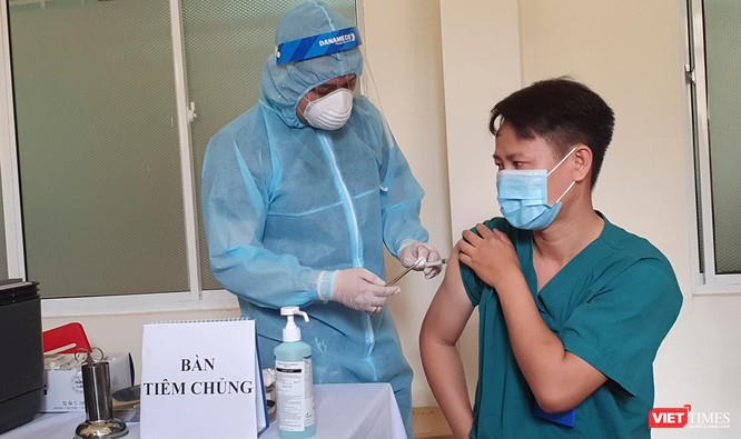 Vụ 53 nhân viên y tế đã tiêm vaccine vẫn nhiễm virus SARS-CoV-2: Giám đốc Sở Y tế TP Đà Nẵng nói gì? ảnh 1