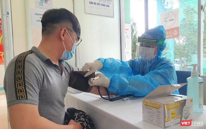 Ảnh: 100 y bác sĩ đầu tiên của Đà Nẵng được tiêm vaccine COVID-19 ảnh 11