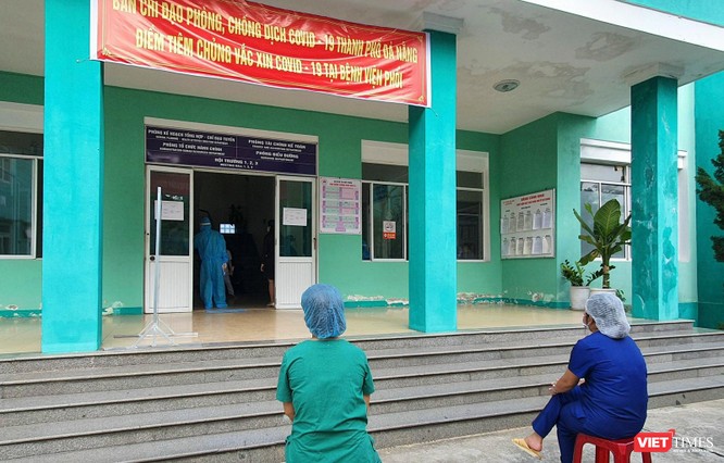 Ảnh: 100 y bác sĩ đầu tiên của Đà Nẵng được tiêm vaccine COVID-19 ảnh 3