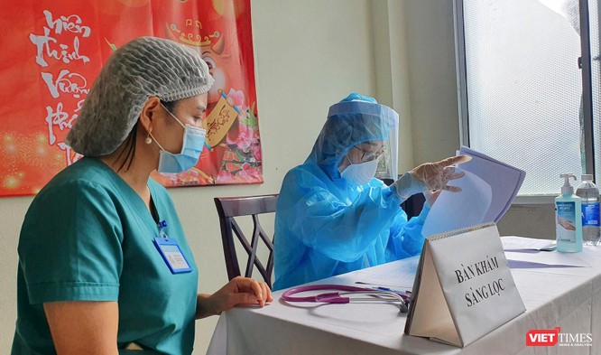 Ảnh: 100 y bác sĩ đầu tiên của Đà Nẵng được tiêm vaccine COVID-19 ảnh 9