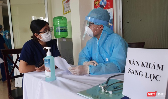 Ảnh: 100 y bác sĩ đầu tiên của Đà Nẵng được tiêm vaccine COVID-19 ảnh 6
