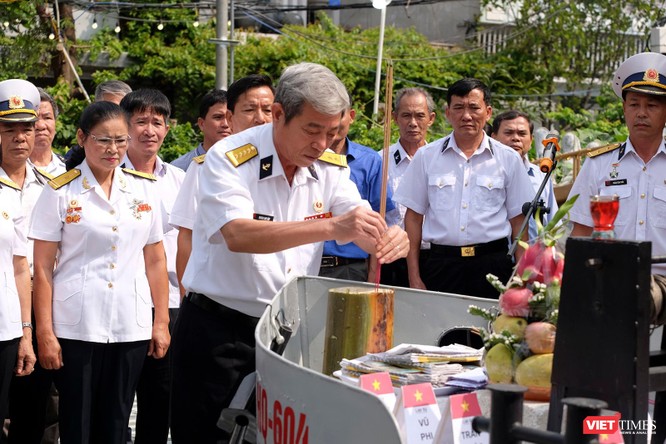 Ảnh: Xúc động lễ tưởng niệm 64 liệt sĩ Gạc Ma ở Đà Nẵng ảnh 6