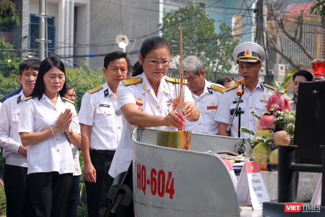 Ảnh: Xúc động lễ tưởng niệm 64 liệt sĩ Gạc Ma ở Đà Nẵng ảnh 5