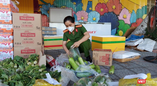 Ảnh: Ngày đầu hoạt động ở các điểm cung ứng thực phẩm do Công an Đà Nẵng đảm nhiệm ảnh 13
