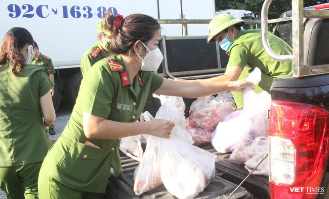 Ảnh: Ngày đầu hoạt động ở các điểm cung ứng thực phẩm do Công an Đà Nẵng đảm nhiệm ảnh 16
