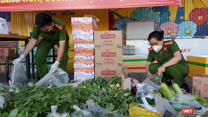 Ảnh: Ngày đầu hoạt động ở các điểm cung ứng thực phẩm do Công an Đà Nẵng đảm nhiệm ảnh 10