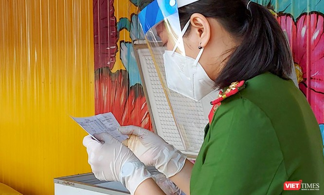 Ảnh: Khi các chiến sĩ công an ở Đà Nẵng vào vai “người vận chuyển” ảnh 7
