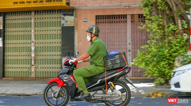 Ảnh: Khi các chiến sĩ công an ở Đà Nẵng vào vai “người vận chuyển” ảnh 14
