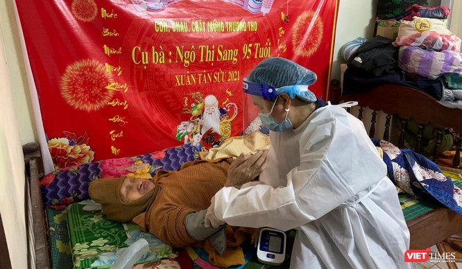 Ảnh: Đà Nẵng triển khai tiêm vaccine COVID-19 tại nhà cho người cao tuổi ở Đà Nẵng ảnh 8