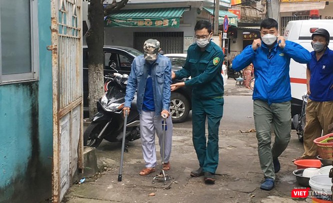 Ảnh: Đà Nẵng triển khai tiêm vaccine COVID-19 tại nhà cho người cao tuổi ở Đà Nẵng ảnh 1