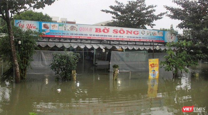 Quảng Nam: Mưa lớn kéo dài, nhiều nơi ở TP Tam Kỳ ngập sâu trong nước ảnh 3