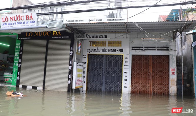 Quảng Nam: Mưa lớn kéo dài, nhiều nơi ở TP Tam Kỳ ngập sâu trong nước ảnh 9