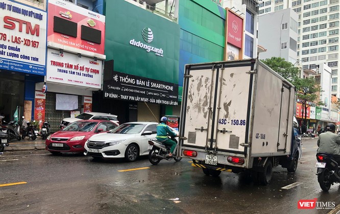 Ảnh: Xe ô tô nằm la liệt trên đường phố Đà Nẵng sau cơn mưa lịch sử đêm 14/10 ảnh 12