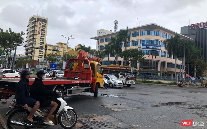 Ảnh: Xe ô tô nằm la liệt trên đường phố Đà Nẵng sau cơn mưa lịch sử đêm 14/10 ảnh 15