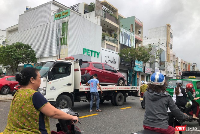 Ảnh: Xe ô tô nằm la liệt trên đường phố Đà Nẵng sau cơn mưa lịch sử đêm 14/10 ảnh 26