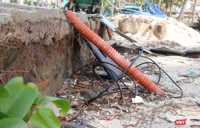 Ảnh: Biển Đà Nẵng sạt lở, xơ xác sau trận ngập lịch sử ảnh 6