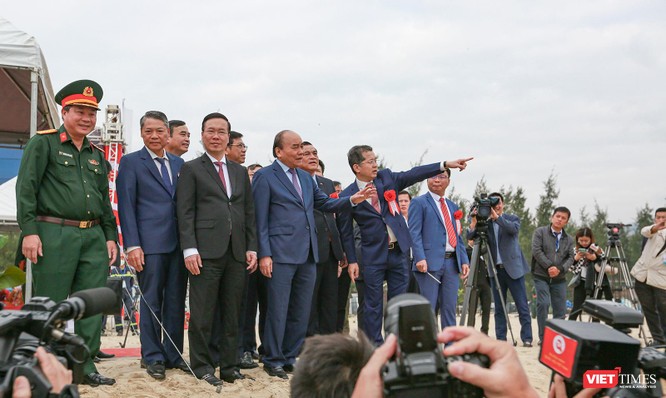 Chủ tịch nước Nguyễn Xuân Phúc dự lễ khởi công xây dựng dự án bến cảng Liên Chiểu (Đà Nẵng) ảnh 2