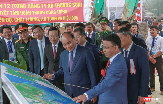 Chủ tịch nước Nguyễn Xuân Phúc dự lễ khởi công xây dựng dự án bến cảng Liên Chiểu (Đà Nẵng) ảnh 3