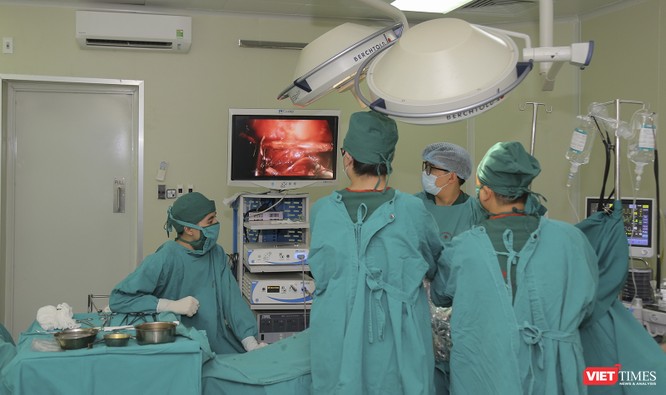 Xơ hóa và đông đặc phổi do hậu COVID-19, 2 bệnh nhân được mổ nội soi cứu chữa ảnh 1