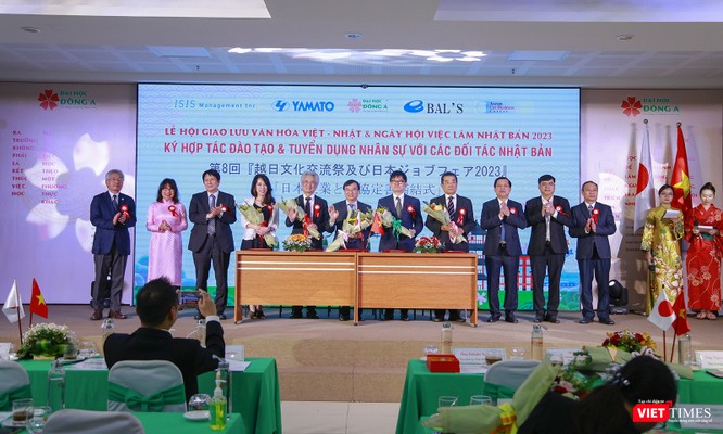 Lễ hội giao lưu văn hóa là một hoạt động vô cùng hào hứng để khám phá cuộc sống và văn hóa của các quốc gia khác nhau. Tại đây, bạn có thể trải nghiệm những hoạt động vui nhộn và cảm nhận những giá trị văn hóa mang tính đa dạng. Hãy xem hình ảnh liên quan đến Lễ hội giao lưu văn hóa và chuẩn bị cho một cuộc trải nghiệm đầy thú vị.