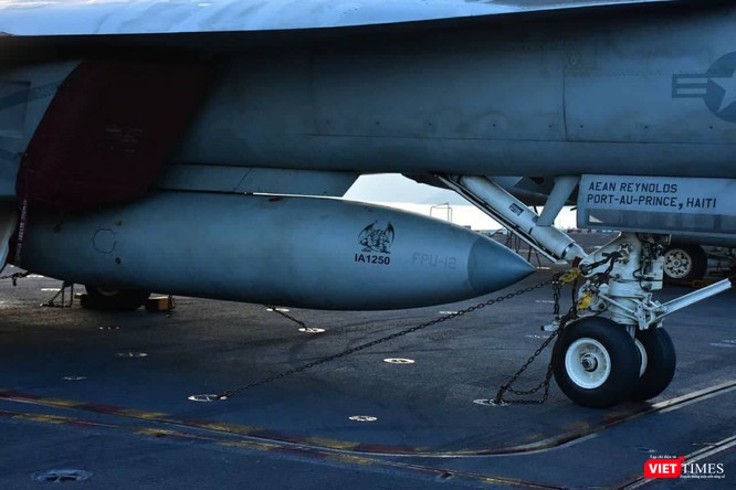 Chiêm ngưỡng tàu sân bay Mỹ USS Carl Vinson đang neo đậu ở Cảng Tiên Sa ảnh 27