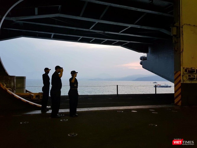 Chiêm ngưỡng tàu sân bay Mỹ USS Carl Vinson đang neo đậu ở Cảng Tiên Sa ảnh 20