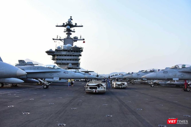 Chiêm ngưỡng tàu sân bay Mỹ USS Carl Vinson đang neo đậu ở Cảng Tiên Sa ảnh 25