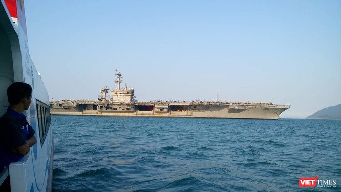 Chiêm ngưỡng tàu sân bay Mỹ USS Carl Vinson đang neo đậu ở Cảng Tiên Sa ảnh 13